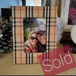 Frame Burberry Pattern